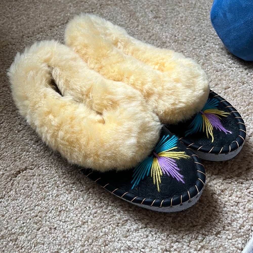 Fluffy comfy moccasin slipper embroidered detail